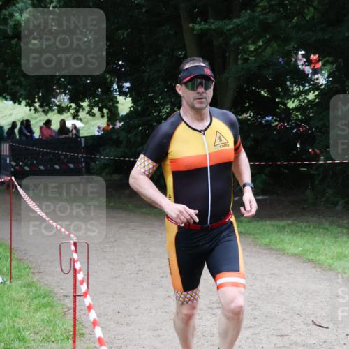 21.06.2025 - 27. Vierlanden-Triathlon Lena Gebhardt http://msf.ph/oto/8002112 15.06.2025 14:07:37 Laufen  meine-sportfotos.de