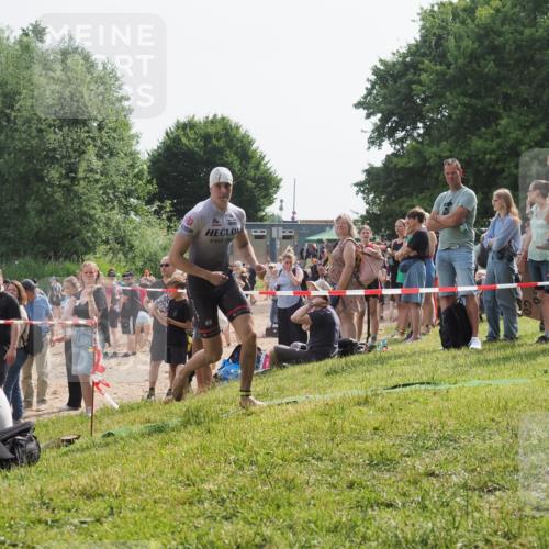15.06.2025 - 27. Vierlanden-Triathlon KatJ http://msf.ph/oto/8002115 15.06.2025 09:57:59 Schwimmen 291, 330, 347, 827 meine-sportfotos.de