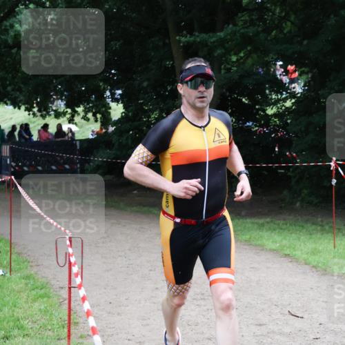 21.06.2025 - 27. Vierlanden-Triathlon Lena Gebhardt http://msf.ph/oto/8002119 15.06.2025 14:07:37 Laufen  meine-sportfotos.de