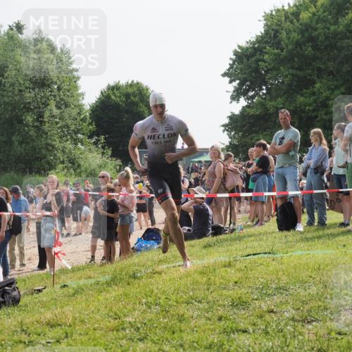 15.06.2025 - 27. Vierlanden-Triathlon KatJ http://msf.ph/oto/8002148 15.06.2025 09:58:00 Schwimmen 291, 330, 347 meine-sportfotos.de