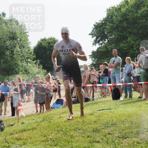 15.06.2025 - 27. Vierlanden-Triathlon KatJ http://msf.ph/oto/8002173 15.06.2025 09:58:00 Schwimmen 291, 330, 347 meine-sportfotos.de