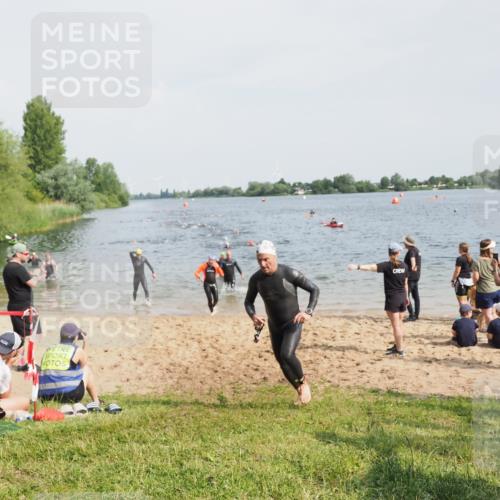 21.06.2025 - 27. Vierlanden-Triathlon MichiJ http://msf.ph/oto/8002182 15.06.2026 10:05:06 Schwimmen 364, 382, 412, 422 meine-sportfotos.de