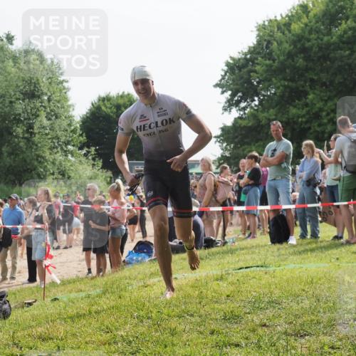 15.06.2025 - 27. Vierlanden-Triathlon KatJ http://msf.ph/oto/8002186 15.06.2025 09:58:01 Schwimmen 291, 330, 347 meine-sportfotos.de