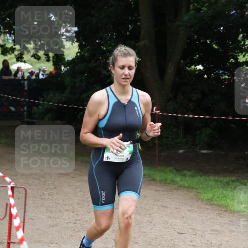 21.06.2025 - 27. Vierlanden-Triathlon Lena Gebhardt http://msf.ph/oto/8002200 15.06.2025 14:07:51 Laufen 240, 2 meine-sportfotos.de