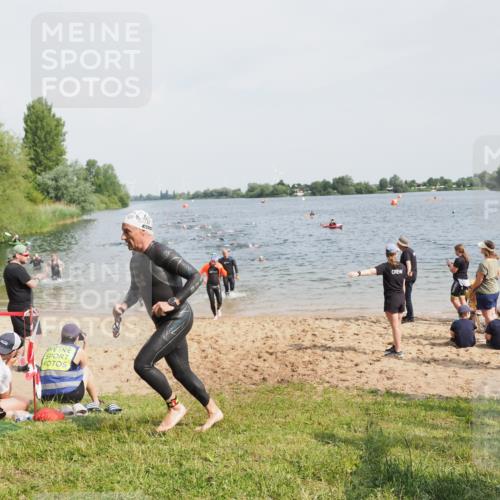 21.06.2025 - 27. Vierlanden-Triathlon MichiJ http://msf.ph/oto/8002205 15.06.2026 10:05:07 Schwimmen 364, 382, 412, 422 meine-sportfotos.de