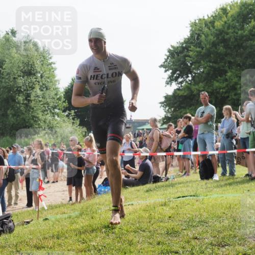 15.06.2025 - 27. Vierlanden-Triathlon KatJ http://msf.ph/oto/8002209 15.06.2025 09:58:01 Schwimmen 291, 330, 347 meine-sportfotos.de