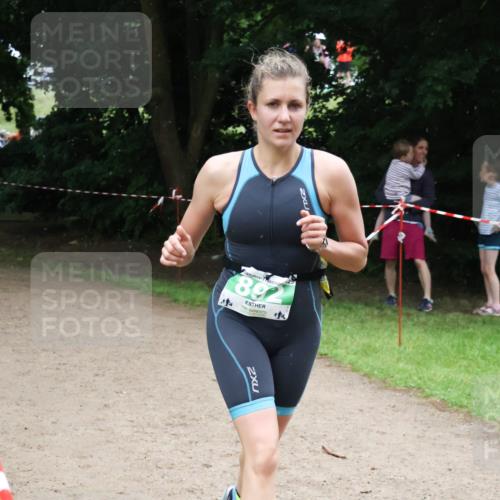 21.06.2025 - 27. Vierlanden-Triathlon Lena Gebhardt http://msf.ph/oto/8002230 15.06.2025 14:07:52 Laufen  meine-sportfotos.de