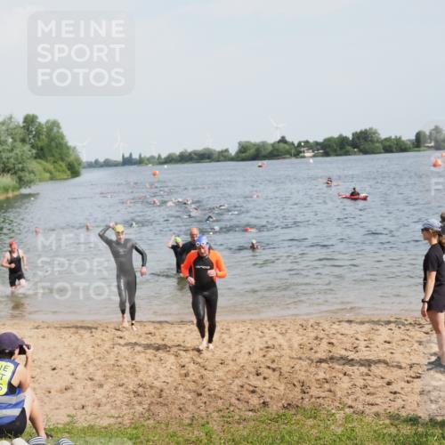 21.06.2025 - 27. Vierlanden-Triathlon MichiJ http://msf.ph/oto/8002251 15.06.2026 10:05:09 Schwimmen 364, 382, 384, 412, 422 meine-sportfotos.de