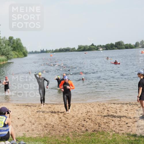21.06.2025 - 27. Vierlanden-Triathlon MichiJ http://msf.ph/oto/8002261 15.06.2026 10:05:09 Schwimmen 364, 382, 384, 412, 422 meine-sportfotos.de