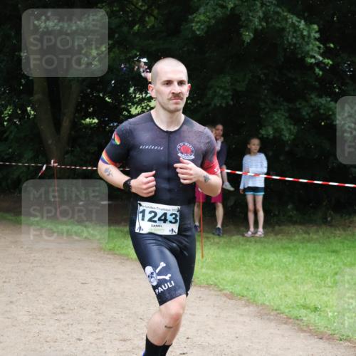 21.06.2025 - 27. Vierlanden-Triathlon Lena Gebhardt http://msf.ph/oto/8002280 15.06.2025 14:07:55 Laufen 202, 1243 meine-sportfotos.de