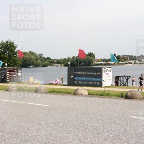 21.06.2025 - 27. Vierlanden-Triathlon H.Heesch http://msf.ph/oto/8002290 15.06.2025 11:46:58 Radfahren 778, 801 meine-sportfotos.de