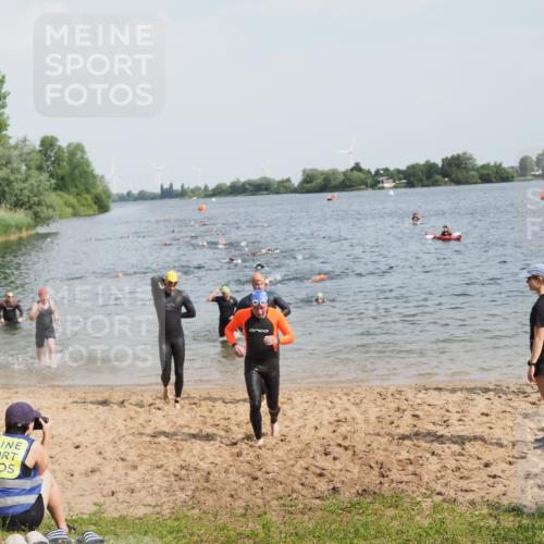 21.06.2025 - 27. Vierlanden-Triathlon MichiJ http://msf.ph/oto/8002304 15.06.2026 10:05:10 Schwimmen 364, 382, 384, 412, 422 meine-sportfotos.de