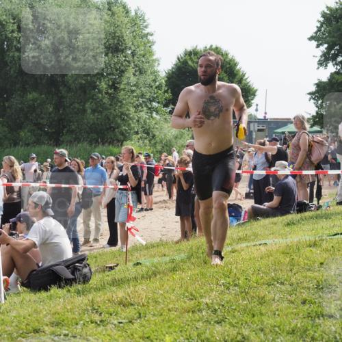 15.06.2025 - 27. Vierlanden-Triathlon KatJ http://msf.ph/oto/8002337 15.06.2025 09:58:13 Schwimmen 289, 321, 360 meine-sportfotos.de