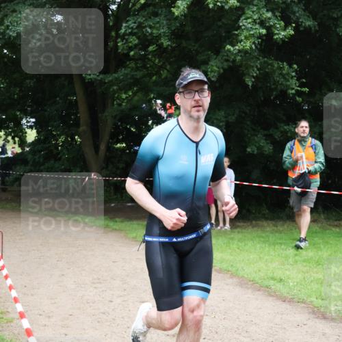 21.06.2025 - 27. Vierlanden-Triathlon Lena Gebhardt http://msf.ph/oto/8002339 15.06.2025 14:08:17 Laufen  meine-sportfotos.de