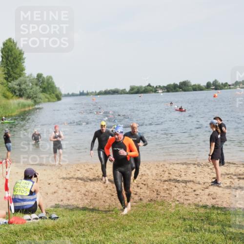 21.06.2025 - 27. Vierlanden-Triathlon MichiJ http://msf.ph/oto/8002385 15.06.2026 10:05:12 Schwimmen 364, 382, 384, 412, 422 meine-sportfotos.de