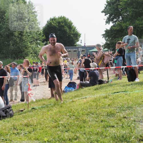 15.06.2025 - 27. Vierlanden-Triathlon KatJ http://msf.ph/oto/8002387 15.06.2025 09:58:16 Schwimmen 289, 321, 360 meine-sportfotos.de