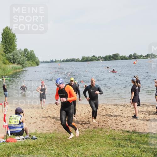 21.06.2025 - 27. Vierlanden-Triathlon MichiJ http://msf.ph/oto/8002395 15.06.2026 10:05:13 Schwimmen 364, 382, 384, 402, 412, 422 meine-sportfotos.de