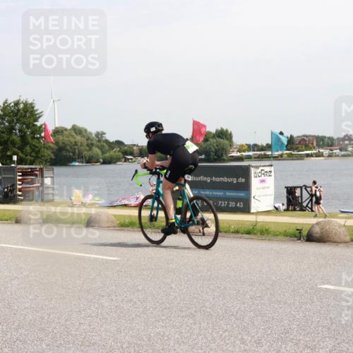 21.06.2025 - 27. Vierlanden-Triathlon H.Heesch http://msf.ph/oto/8002437 15.06.2025 11:47:03 Radfahren 801, 831 meine-sportfotos.de
