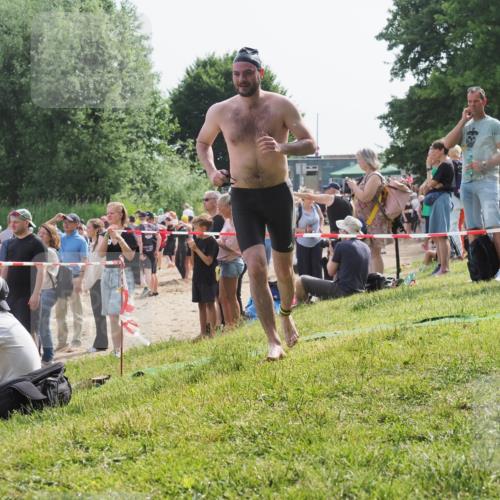 15.06.2025 - 27. Vierlanden-Triathlon KatJ http://msf.ph/oto/8002442 15.06.2025 09:58:16 Schwimmen 289, 321, 360 meine-sportfotos.de
