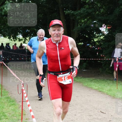 21.06.2025 - 27. Vierlanden-Triathlon Lena Gebhardt http://msf.ph/oto/8002443 15.06.2025 14:09:37 Laufen 16 meine-sportfotos.de