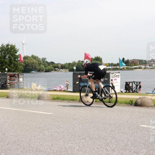 21.06.2025 - 27. Vierlanden-Triathlon H.Heesch http://msf.ph/oto/8002457 15.06.2025 11:47:04 Radfahren 710, 734, 801, 831 meine-sportfotos.de
