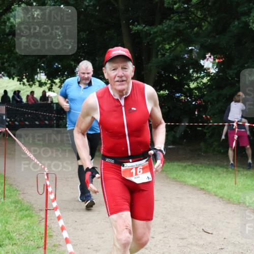 21.06.2025 - 27. Vierlanden-Triathlon Lena Gebhardt http://msf.ph/oto/8002460 15.06.2025 14:09:37 Laufen 16 meine-sportfotos.de