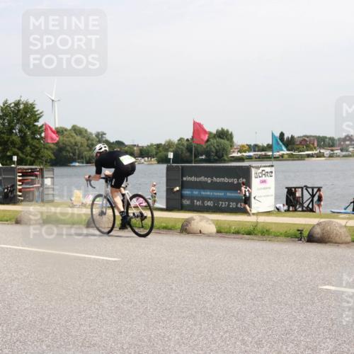 21.06.2025 - 27. Vierlanden-Triathlon H.Heesch http://msf.ph/oto/8002471 15.06.2025 11:47:04 Radfahren 710, 734, 801, 831 meine-sportfotos.de