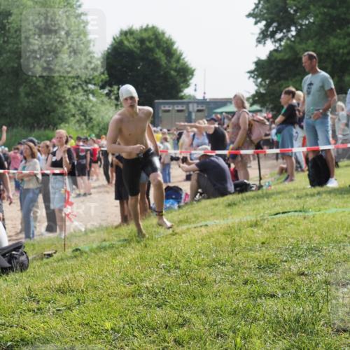 15.06.2025 - 27. Vierlanden-Triathlon KatJ http://msf.ph/oto/8002477 15.06.2025 09:58:19 Schwimmen 289, 321, 360 meine-sportfotos.de