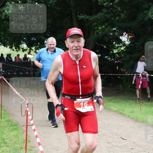 21.06.2025 - 27. Vierlanden-Triathlon Lena Gebhardt http://msf.ph/oto/8002479 15.06.2025 14:09:37 Laufen 16 meine-sportfotos.de