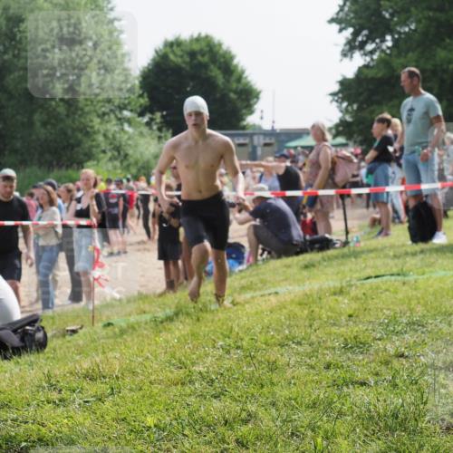 15.06.2025 - 27. Vierlanden-Triathlon KatJ http://msf.ph/oto/8002490 15.06.2025 09:58:19 Schwimmen 289, 321, 360 meine-sportfotos.de