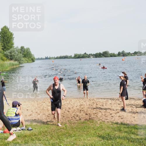 21.06.2025 - 27. Vierlanden-Triathlon MichiJ http://msf.ph/oto/8002495 15.06.2026 10:05:16 Schwimmen 364, 382, 384, 393, 402, 422 meine-sportfotos.de