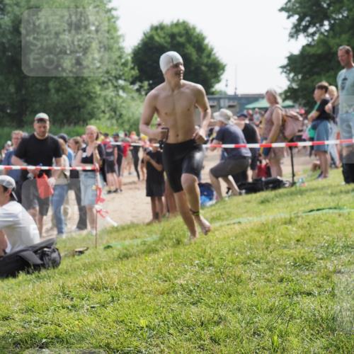 15.06.2025 - 27. Vierlanden-Triathlon KatJ http://msf.ph/oto/8002514 15.06.2025 09:58:20 Schwimmen 289, 321, 360 meine-sportfotos.de