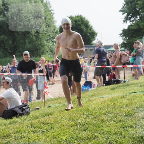 15.06.2025 - 27. Vierlanden-Triathlon KatJ http://msf.ph/oto/8002519 15.06.2025 09:58:20 Schwimmen 289, 321, 360 meine-sportfotos.de