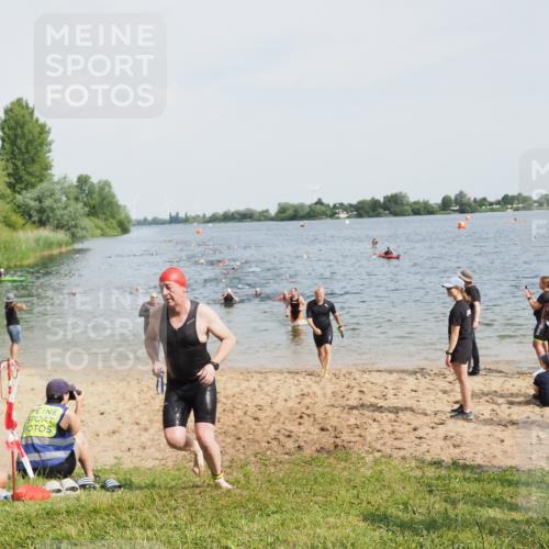 21.06.2025 - 27. Vierlanden-Triathlon MichiJ http://msf.ph/oto/8002522 15.06.2026 10:05:17 Schwimmen 364, 382, 384, 393, 402, 422, 456 meine-sportfotos.de