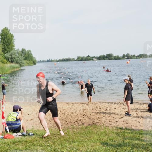 21.06.2025 - 27. Vierlanden-Triathlon MichiJ http://msf.ph/oto/8002529 15.06.2026 10:05:17 Schwimmen 364, 382, 384, 393, 402, 422, 456 meine-sportfotos.de