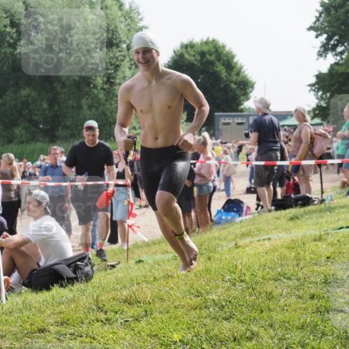 15.06.2025 - 27. Vierlanden-Triathlon KatJ http://msf.ph/oto/8002532 15.06.2025 09:58:20 Schwimmen 289, 321, 360 meine-sportfotos.de