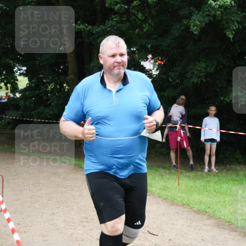 21.06.2025 - 27. Vierlanden-Triathlon Lena Gebhardt http://msf.ph/oto/8002536 15.06.2025 14:09:39 Laufen  meine-sportfotos.de