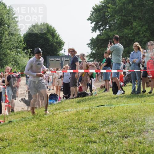 15.06.2025 - 27. Vierlanden-Triathlon KatJ http://msf.ph/oto/8002563 15.06.2025 09:58:32 Schwimmen 345 meine-sportfotos.de