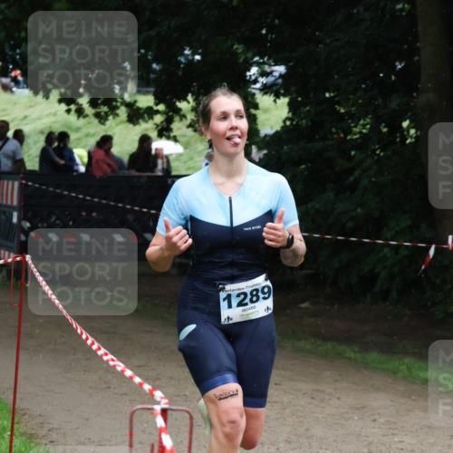 21.06.2025 - 27. Vierlanden-Triathlon Lena Gebhardt http://msf.ph/oto/8002576 15.06.2025 14:09:56 Laufen 1289 meine-sportfotos.de