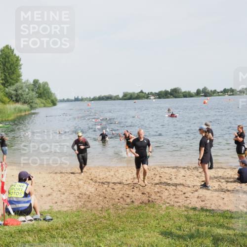 21.06.2025 - 27. Vierlanden-Triathlon MichiJ http://msf.ph/oto/8002583 15.06.2026 10:05:20 Schwimmen 364, 382, 384, 393, 402, 409, 422, 456 meine-sportfotos.de
