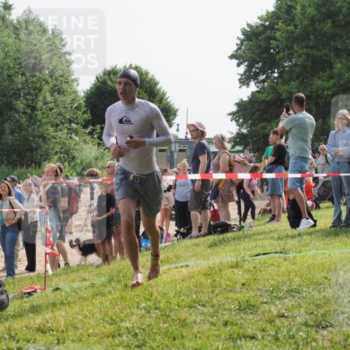 15.06.2025 - 27. Vierlanden-Triathlon KatJ http://msf.ph/oto/8002599 15.06.2025 09:58:33 Schwimmen 345 meine-sportfotos.de