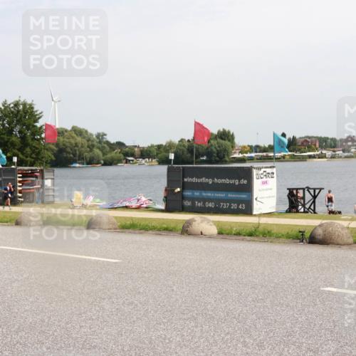 21.06.2025 - 27. Vierlanden-Triathlon H.Heesch http://msf.ph/oto/8002605 15.06.2025 11:47:16 Radfahren 717, 722 meine-sportfotos.de