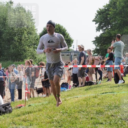 15.06.2025 - 27. Vierlanden-Triathlon KatJ http://msf.ph/oto/8002620 15.06.2025 09:58:33 Schwimmen 345 meine-sportfotos.de