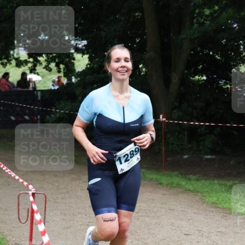 21.06.2025 - 27. Vierlanden-Triathlon Lena Gebhardt http://msf.ph/oto/8002632 15.06.2025 14:09:56 Laufen 1289 meine-sportfotos.de
