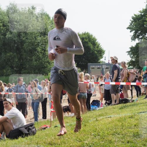 15.06.2025 - 27. Vierlanden-Triathlon KatJ http://msf.ph/oto/8002643 15.06.2025 09:58:33 Schwimmen 345 meine-sportfotos.de