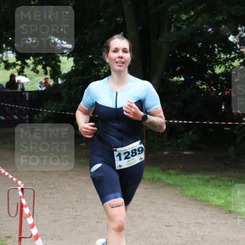 21.06.2025 - 27. Vierlanden-Triathlon Lena Gebhardt http://msf.ph/oto/8002669 15.06.2025 14:09:57 Laufen 202, 1289 meine-sportfotos.de