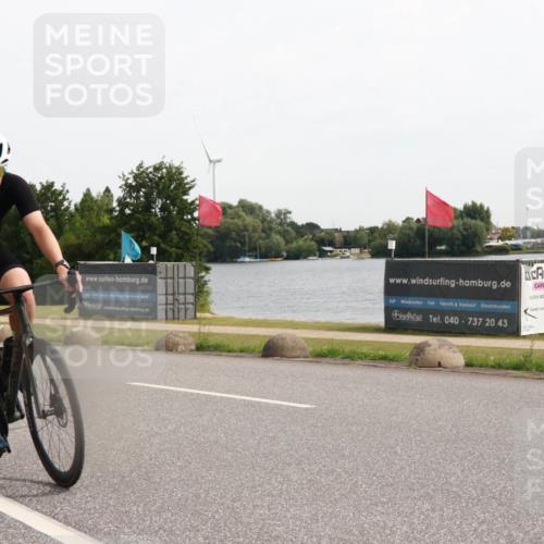 15.06.2025 - 27. Vierlanden-Triathlon H.Heesch http://msf.ph/oto/8002676 15.06.2025 10:28:49 Radfahren 26, 71 meine-sportfotos.de