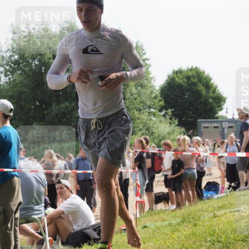 15.06.2025 - 27. Vierlanden-Triathlon KatJ http://msf.ph/oto/8002678 15.06.2025 09:58:34 Schwimmen 345 meine-sportfotos.de