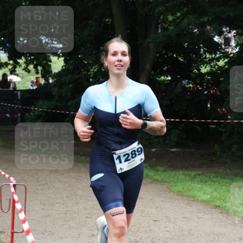 21.06.2025 - 27. Vierlanden-Triathlon Lena Gebhardt http://msf.ph/oto/8002681 15.06.2025 14:09:57 Laufen 289 meine-sportfotos.de