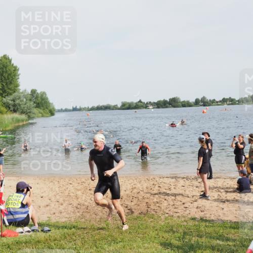 21.06.2025 - 27. Vierlanden-Triathlon MichiJ http://msf.ph/oto/8002711 15.06.2026 10:05:28 Schwimmen 378, 393, 402, 409, 456 meine-sportfotos.de